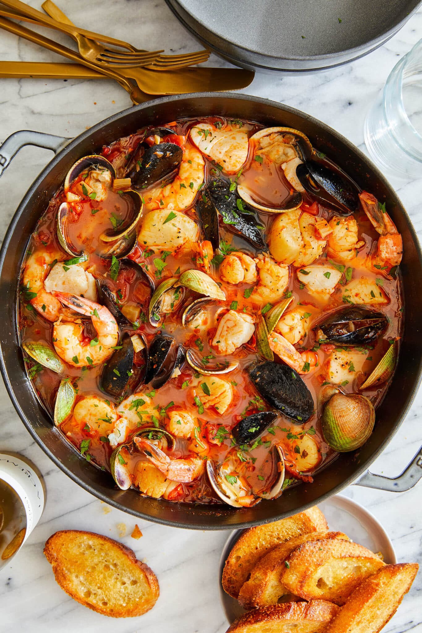 Supa picanta de somon si fructe de mare 