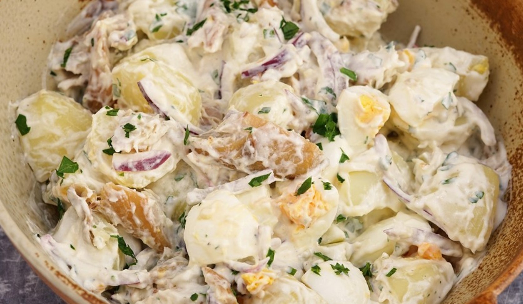 Salata de macrou cu maioneza si usturoi 