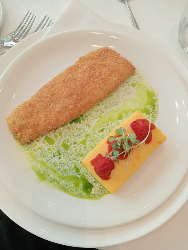 File de păstrăv în crustă panko cu mămăligă