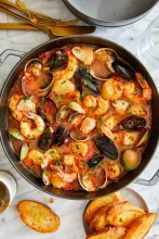 Supa picanta de somon si fructe de mare 