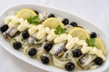 Peste in ulei cu maioneza