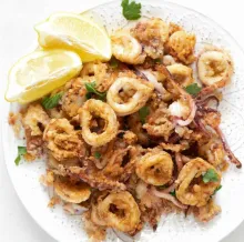 Calamari crocanți cu lămâie