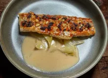 Salau in sos riesling