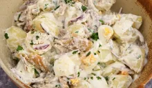 Salata de macrou cu maioneza si usturoi 