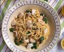 Spaghete cu cod, broccoli și usturoi