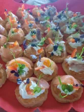Choux cu crema de branza si somon afumat+icre negre